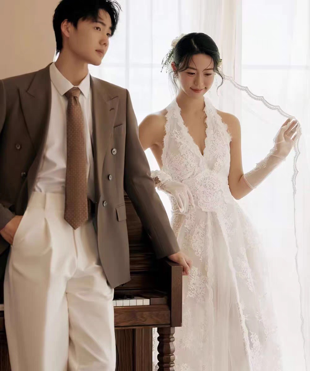 ウェディングドレス 花嫁 結婚式 ドレス 首レースのVネック花嫁テール引きのウェディングドレス Aラインドレス 挙式 二次会 ブライダル 結婚式 レディース ロングドレス白 レース 編み上げ式