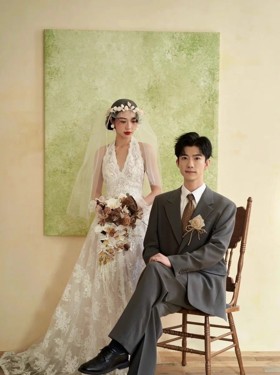 ウェディングドレス 花嫁 結婚式 ドレス 首レースのVネック花嫁テール引きのウェディングドレス Aラインドレス 挙式 二次会 ブライダル 結婚式 レディース ロングドレス白 レース 編み上げ式