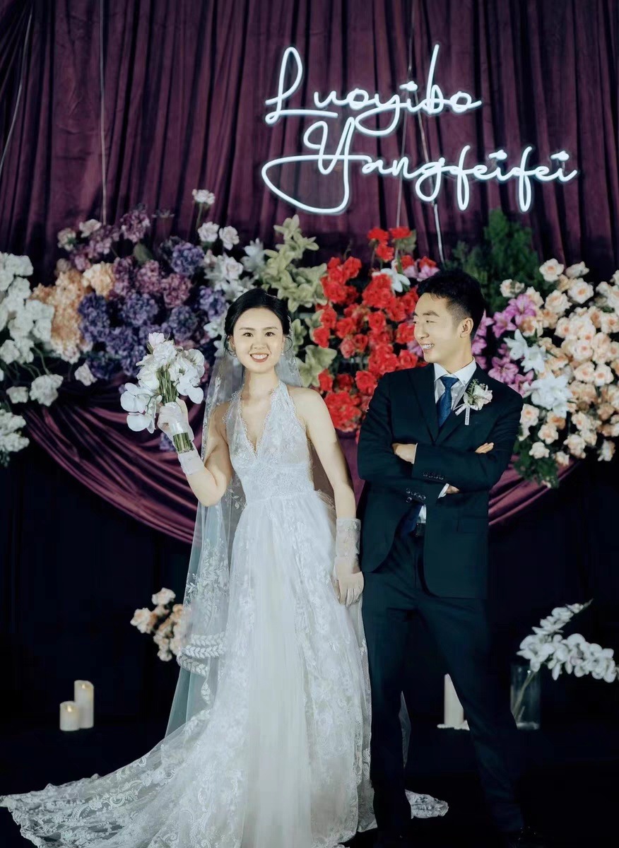 ウェディングドレス 花嫁 結婚式 ドレス 首レースのVネック花嫁テール引きのウェディングドレス Aラインドレス 挙式 二次会 ブライダル 結婚式 レディース ロングドレス白 レース 編み上げ式