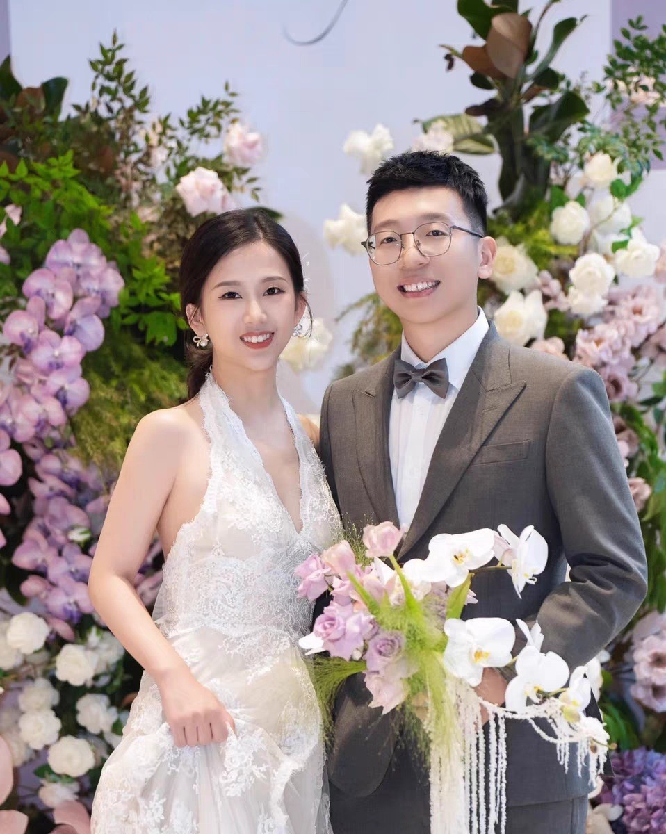 ウェディングドレス 花嫁 結婚式 ドレス 首レースのVネック花嫁テール引きのウェディングドレス Aラインドレス 挙式 二次会 ブライダル 結婚式 レディース ロングドレス白 レース 編み上げ式