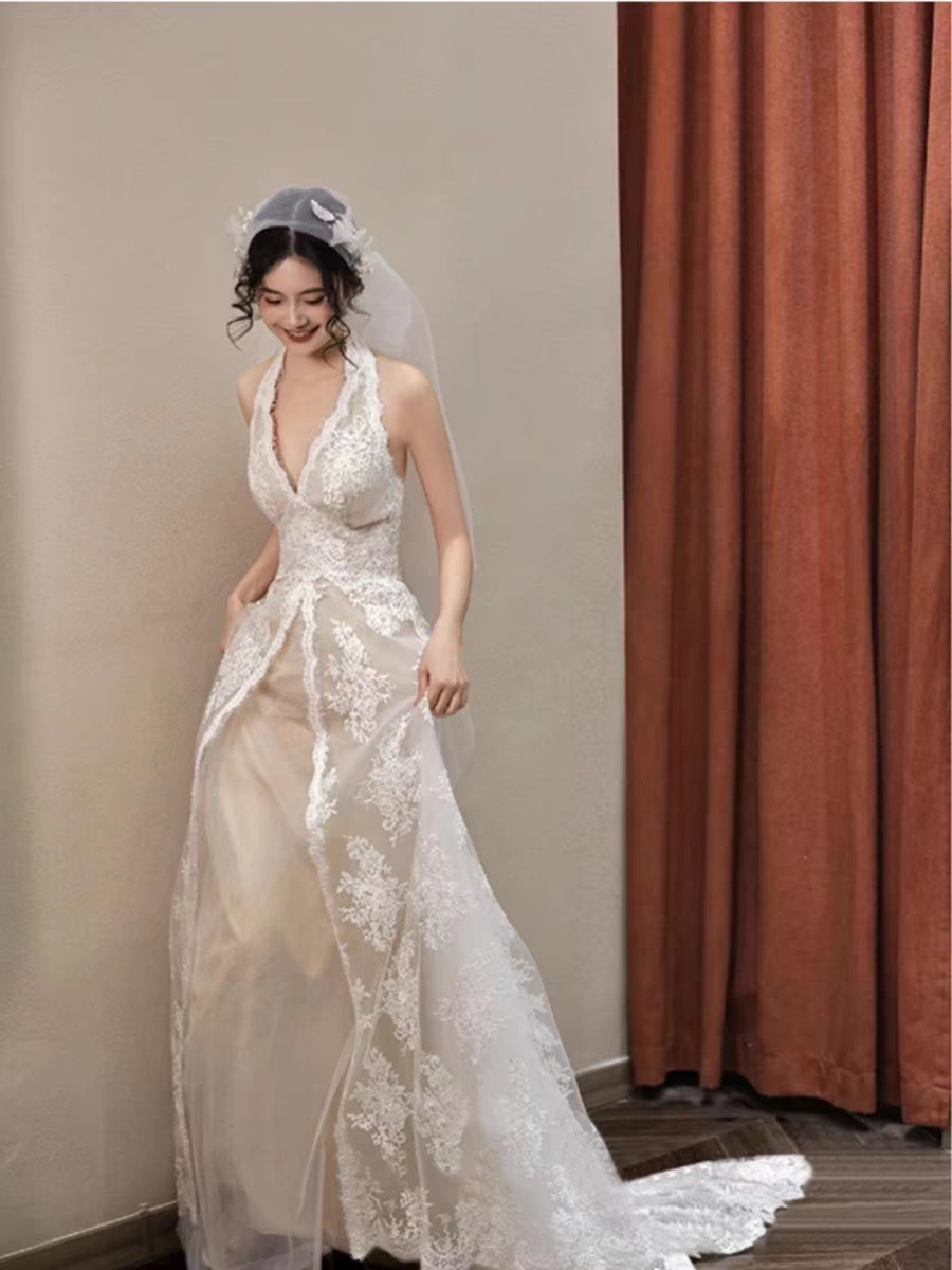 ウェディングドレス 花嫁 結婚式 ドレス 首レースのVネック花嫁テール引きのウェディングドレス Aラインドレス 挙式 二次会 ブライダル 結婚式 レディース ロングドレス白 レース 編み上げ式