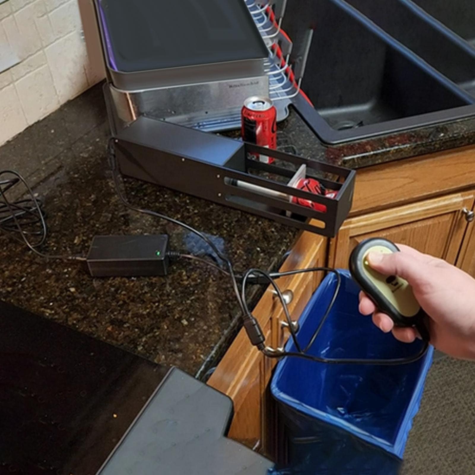電動缶クラッシャー16オンス金属缶クラッシャー電気圧縮付き壁掛けアルミ缶クラッシャーソーダビールコーラ缶ウォーターボトル用壁掛けクラッシャー頑丈スマッシャー 電動缶破砕機