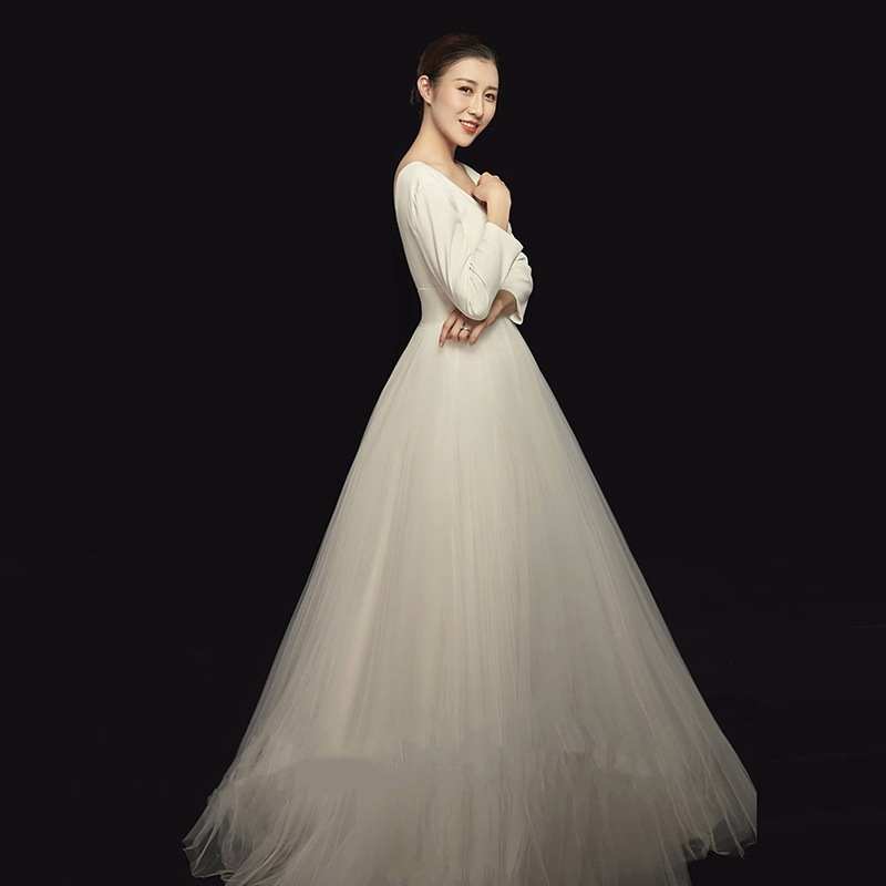 軽やかなウェディングドレスの旅は春の新作を撮影します 軽やかなウェディングドレスの旅は春の新作を撮影します