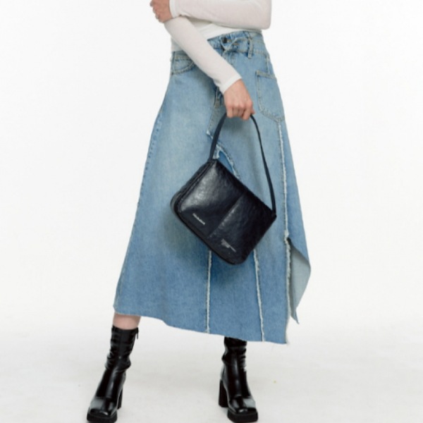 【FILL IN THE BLANK】ピローフラップバッグ ダークネイビー Qoo10 FILLINTHEBLANK フィルインザブランク (フィルイ スクエ