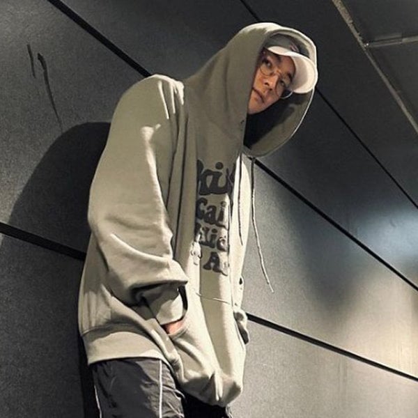 『即納』 SEVENTEEN ウォヌ着用 国内未入荷 韓国ブランド【ISTKUNST】HIDE OUT HOODIE (KHAKI) 国内発送