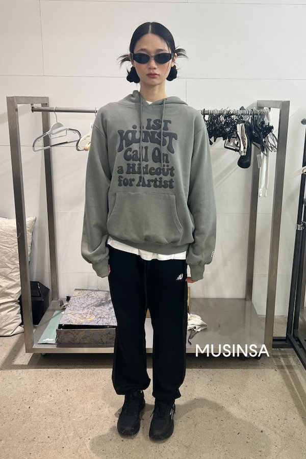 『即納』 SEVENTEEN ウォヌ着用 国内未入荷 韓国ブランド【ISTKUNST】HIDE OUT HOODIE (KHAKI) 国内発送