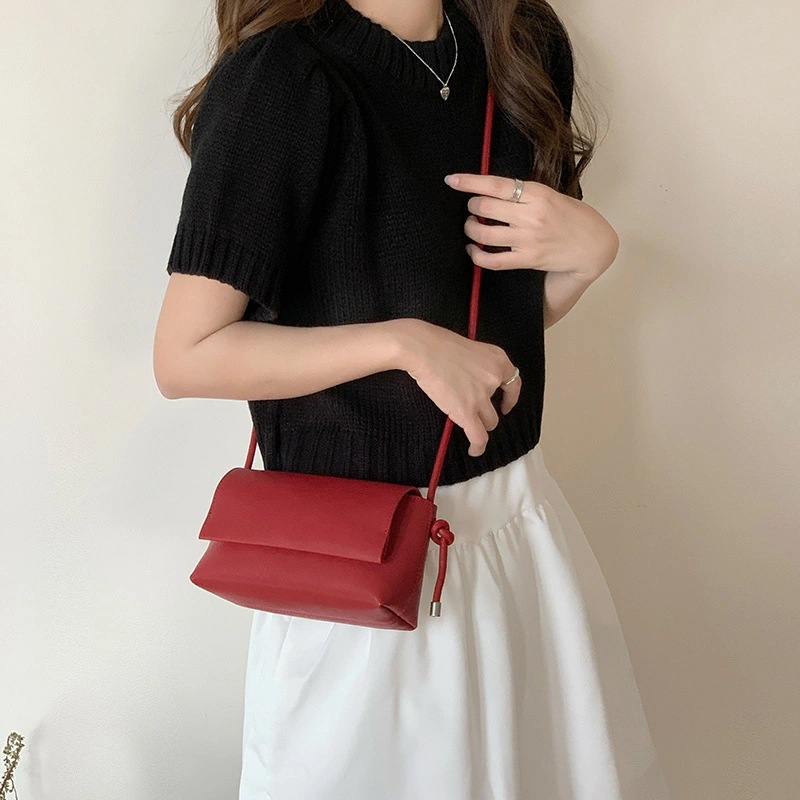 レトロな牛革の小方形バッグ25新型シンプルな本革の女性用バッグ斜め掛けの女性用ショルダーバッグ レトロな牛革の小方形バッグ25新型シンプルな本革の女性用バッグ斜め掛けの女性用ショルダーバッグ