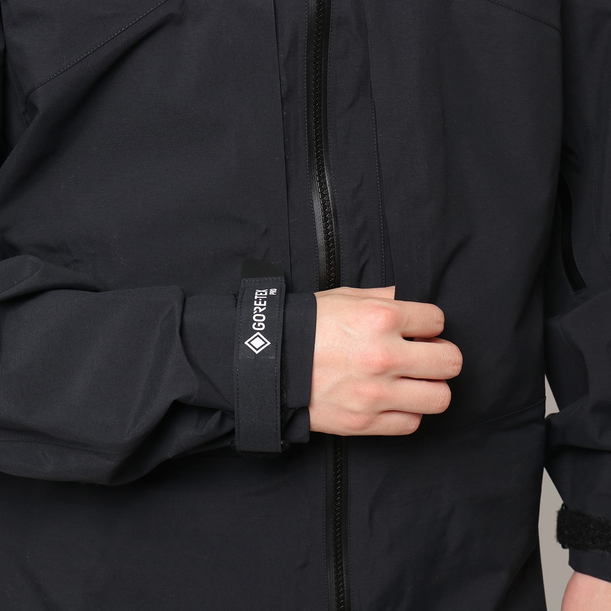 Tilak ティラック ジャケット Evolution Jacket エヴォリューション メンズ フーテッド ブルゾン ロゴ刺繍 GORE-TEX Pro 防水 Tilak ティラック ジャケット Evolution Jacket エヴォリューション メンズ フーテッド ブルゾン ロゴ刺繍 GORE-TEX Pro 防水