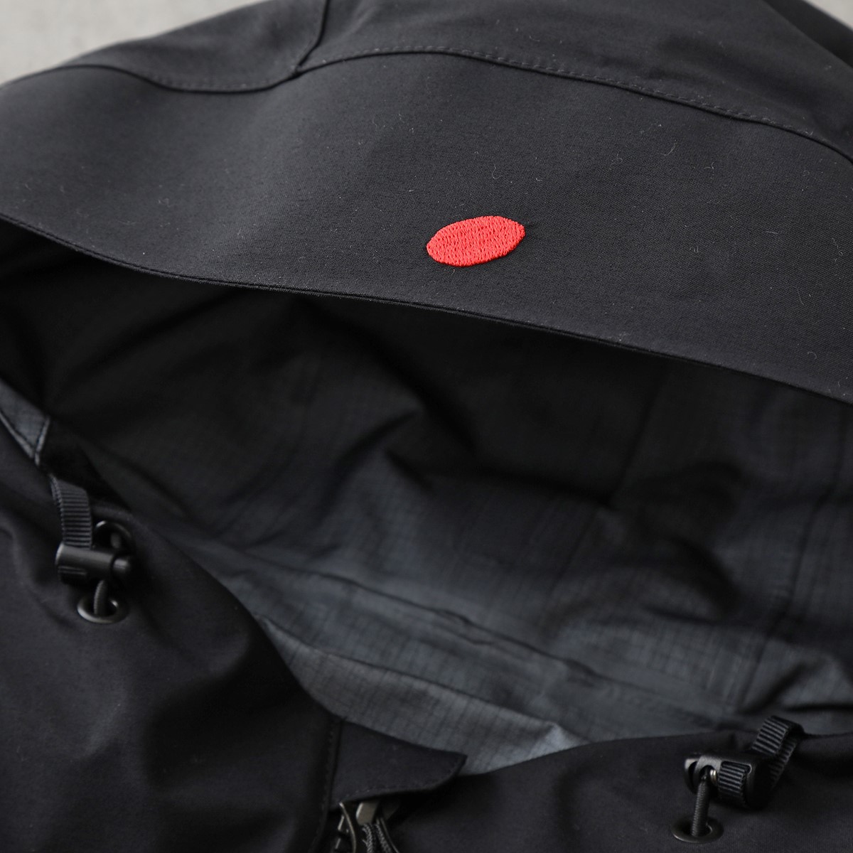 Tilak ティラック ジャケット Evolution Jacket エヴォリューション メンズ フーテッド ブルゾン ロゴ刺繍 GORE-TEX Pro 防水 Tilak ティラック ジャケット Evolution Jacket エヴォリューション メンズ フーテッド ブルゾン ロゴ刺繍 GORE-TEX Pro 防水