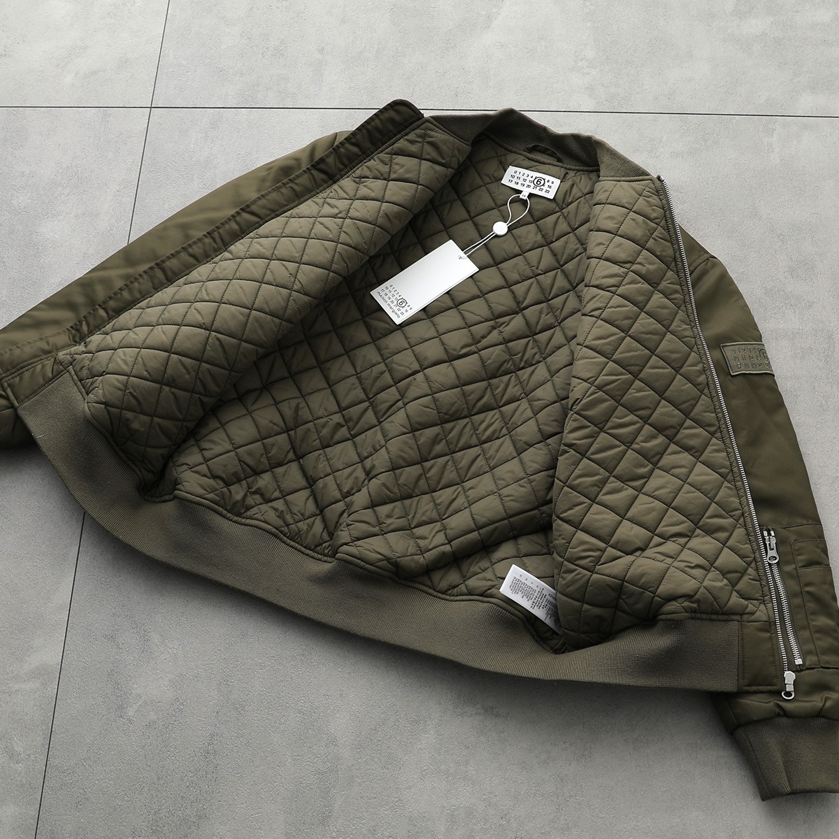 MM6 KIDS エムエムシックス メゾンマルジェラ キッズ ブルゾン M60832 MM03B パテッド ナイロン ボンバージャケット MA-1 ロゴ刺繍パッチ M6514