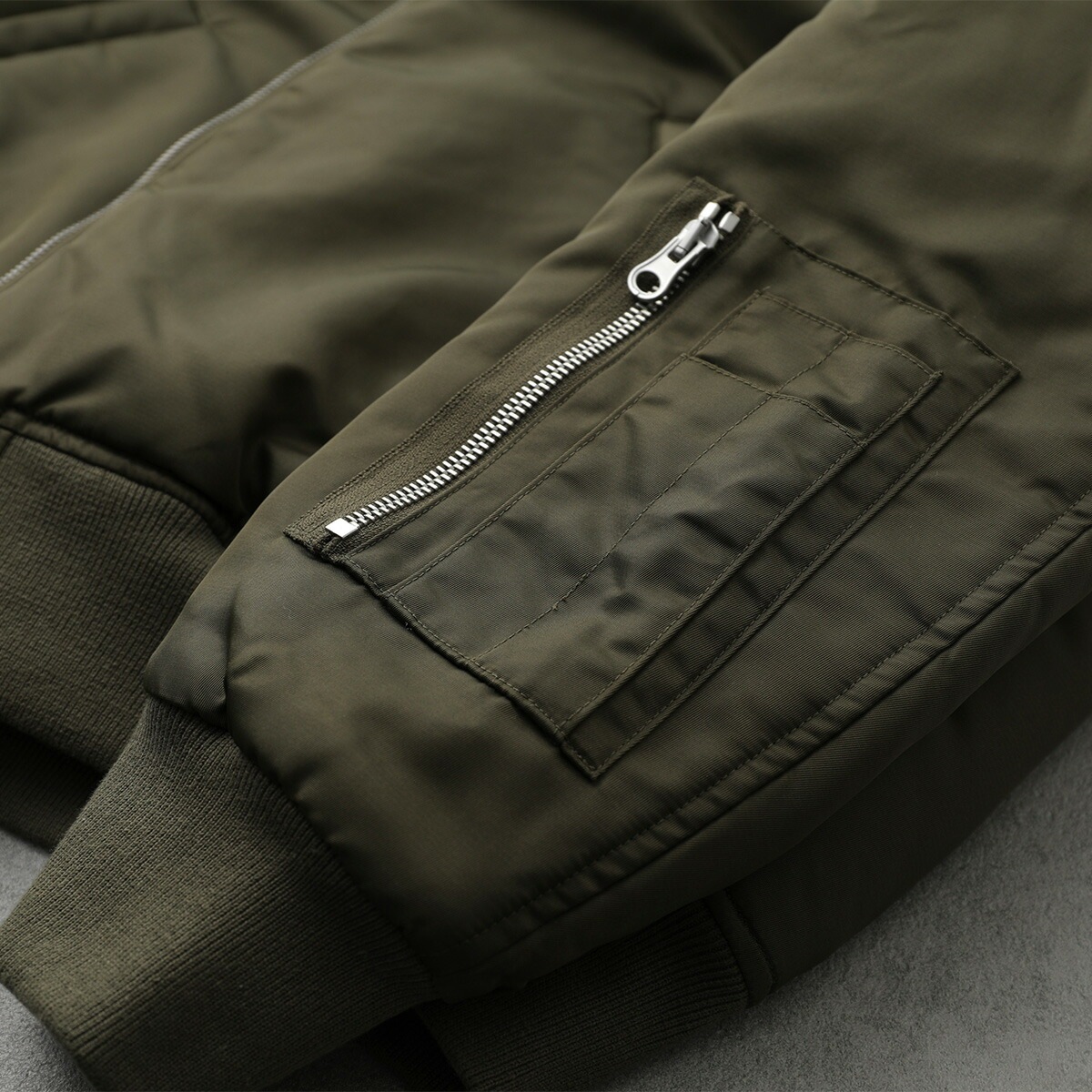 MM6 KIDS エムエムシックス メゾンマルジェラ キッズ ブルゾン M60832 MM03B パテッド ナイロン ボンバージャケット MA-1 ロゴ刺繍パッチ M6514