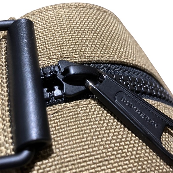 バーバリー ホースフェリー 8050806 ショルダーバッグ メッセンジャーバッグ 【中古】 バーバリー ホースフェリー 8050806 ショルダーバッグ メッセンジャーバッグ 【中古】