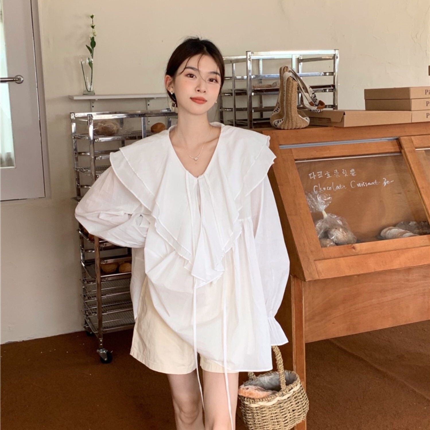 トップス レディース シャツ ブラウス S M L XL 韓国 長袖 ボリューム袖 Vネック フリル ミドル丈 透け感 かわいい 大人可愛い きれいめ シンプル カジュアル 大人 上品 おしゃれ ラフ トップス レディース シャツ ブラウス S M L XL 韓国 長袖 ボリューム袖 Vネック フリル ミドル丈 透け感 かわいい 大人可愛い きれいめ シンプル カジュアル 大人 上品 おしゃれ ラフ