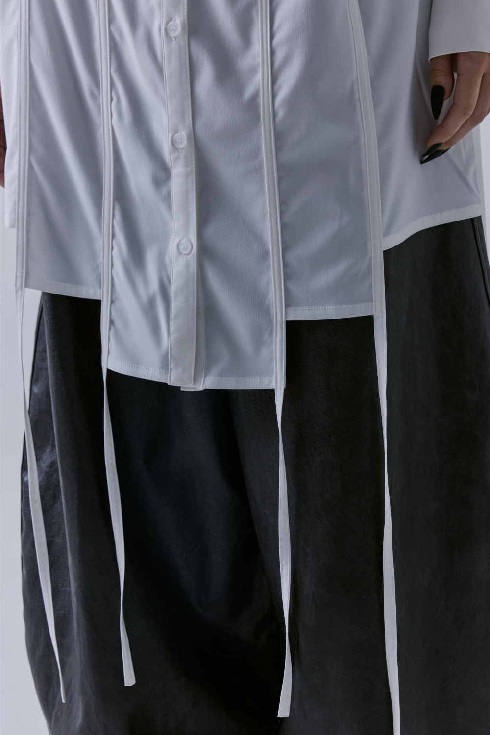 【TREEMINGBIRD】 STEPPED HEMLINE LONG STRAP SHIRTS : WHITE 【TREEMINGBIRD】 STEPPED HEMLINE LONG STRAP SHIRTS : WHITE