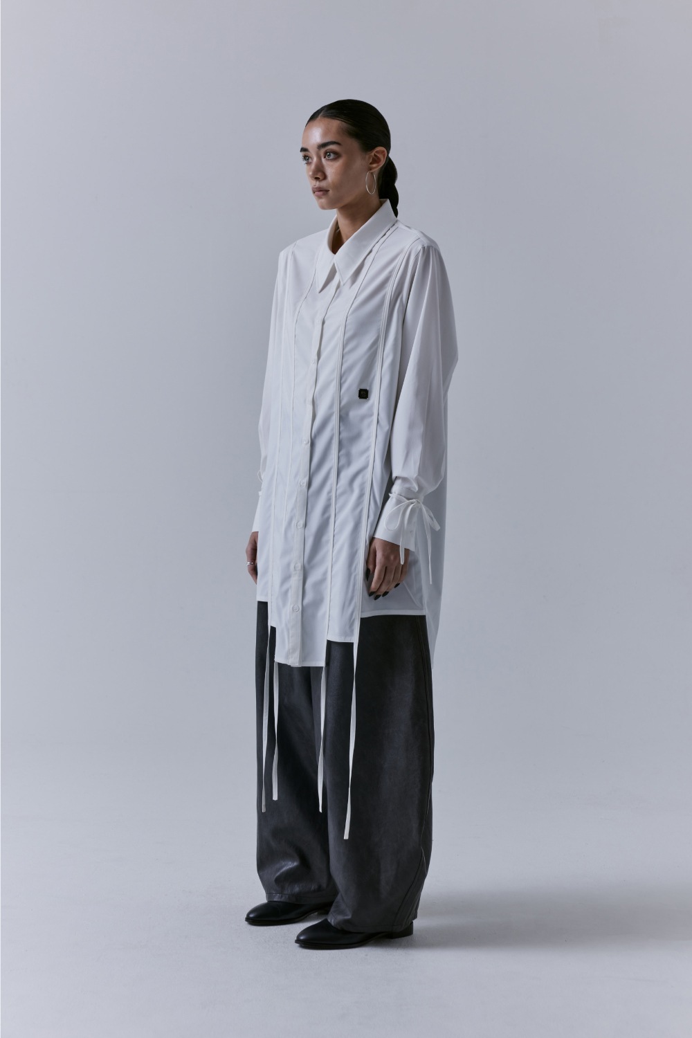 【TREEMINGBIRD】 STEPPED HEMLINE LONG STRAP SHIRTS : WHITE 【TREEMINGBIRD】 STEPPED HEMLINE LONG STRAP SHIRTS : WHITE
