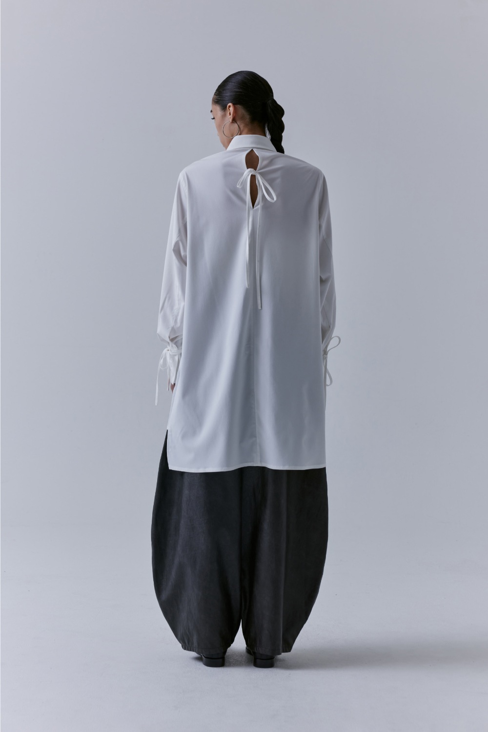 【TREEMINGBIRD】 STEPPED HEMLINE LONG STRAP SHIRTS : WHITE 【TREEMINGBIRD】 STEPPED HEMLINE LONG STRAP SHIRTS : WHITE