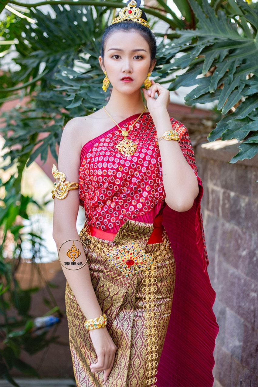 お気にいる】 伝統的な 花柄 礼服 レディース タイ 民族 衣装 女性 正装 上着 三点セット 東南アジア民族 シワーライ スカート 豪華 刺繍  おしゃれ スカートスーツ