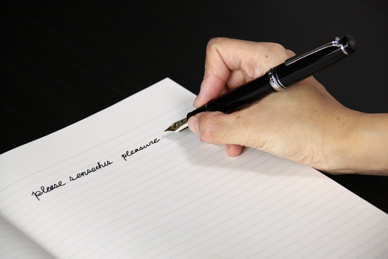 セーラー万年筆 万年筆 プロフェッショナルギア 銀 ブラック 中字 11-2037-420 セーラー万年筆 万年筆 プロフェッショナルギア 銀 ブラック 中字 11-2037-420