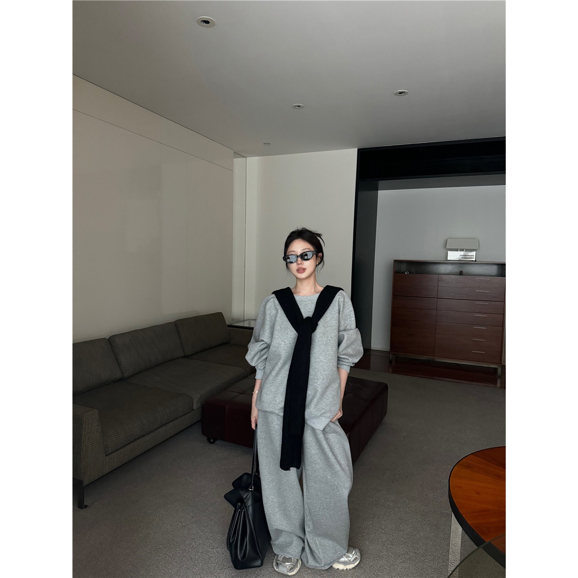 2025 秋冬 韓国 かわいい レディース 無地 普段使い長袖トップスレトロセットアップ黑白パーカー上下サイズ丈春カジュアルスポーツファッション系通学学生袖お出かけアップシルエットトラック羽織りグレー 2025 秋冬 韓国 かわいい レディース 無地 普段使い長袖トップスレトロセットアップ黑白パーカー上下サイズ丈春カジュアルスポーツファッション系通学学生袖お出かけアップシルエットトラック羽織りグレー