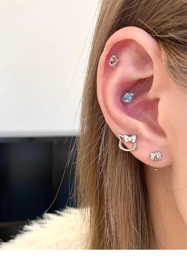 ♡ さぁーちゃんさま ♡ チタンピアス Qoo10] 耳骨ピアス 可愛い キティちゃんチタン全