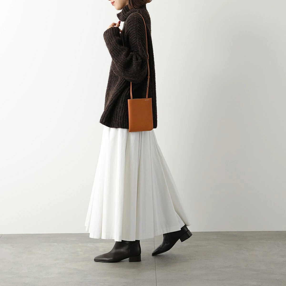 Valextra ヴァレクストラ ショルダーバッグ SGSF0004028LOCPL99 V3F04 0280 メンズ ソフト ドキュメントホルダー ガジェット 【mega】 Valextra ヴァレクストラ ショルダーバッグ SGSF0004028LOCPL99 V3F04 0280 メンズ ソフト ドキュメントホルダー ガジェット 【mega】