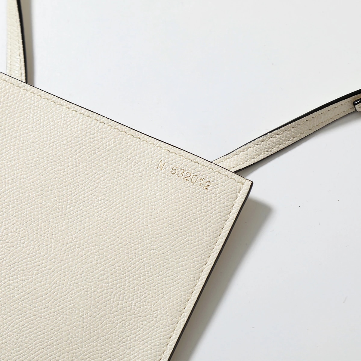 Valextra ヴァレクストラ ショルダーバッグ SGSF0004028LOCPL99 V3F04 0280 メンズ ソフト ドキュメントホルダー ガジェット 【mega】 Valextra ヴァレクストラ ショルダーバッグ SGSF0004028LOCPL99 V3F04 0280 メンズ ソフト ドキュメントホルダー ガジェット 【mega】