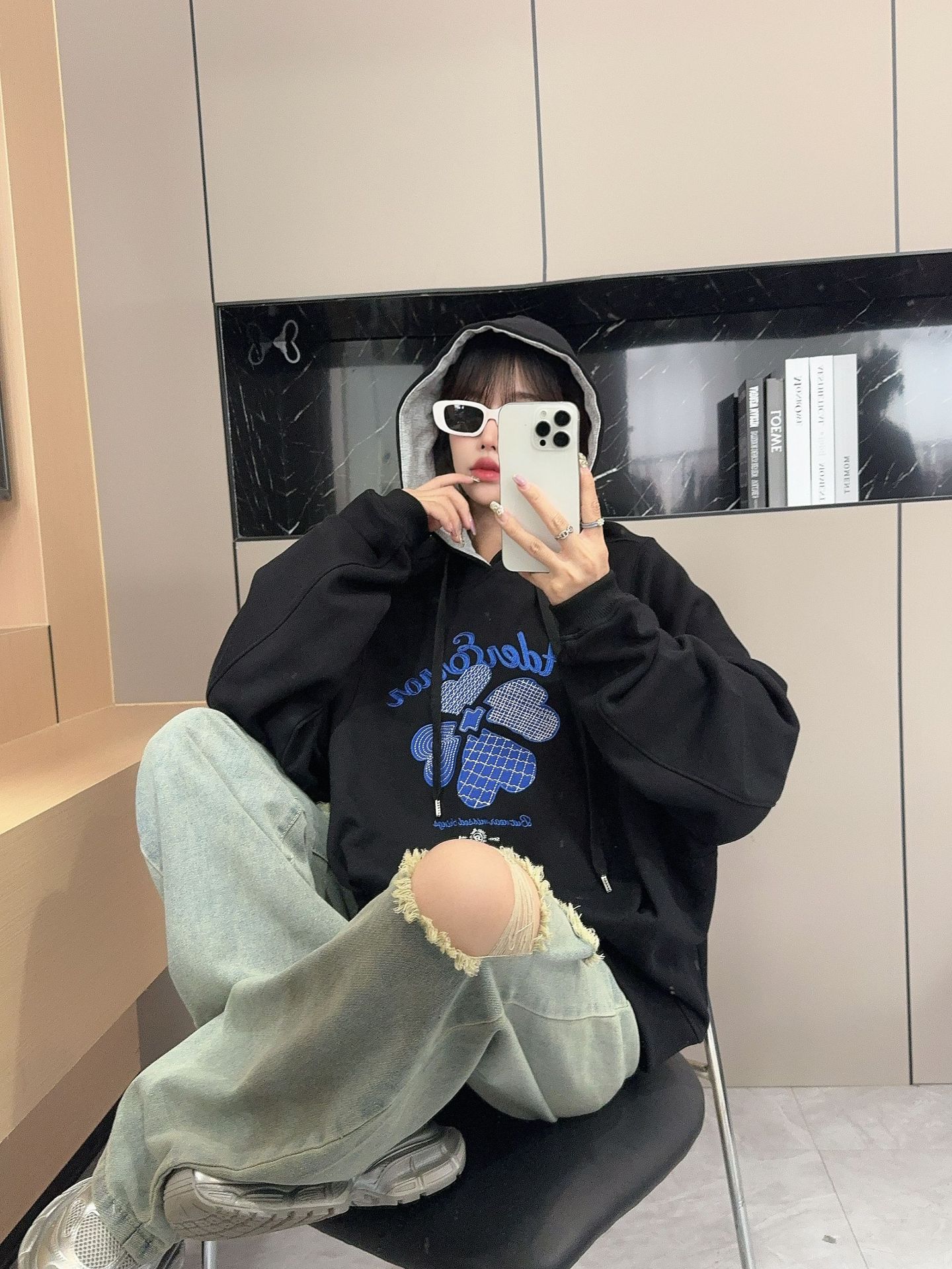 四つ葉のクローバーパッチ刺繍ルーズカジュアルフード付きトレーナー秋と冬のパーカーカップルセーターと潮ブランド百の韓国語バージョン 四つ葉のクローバーパッチ刺繍ルーズカジュアルフード付きトレーナー秋と冬のパーカーカップルセーターと潮ブランド百の韓国語バージョン