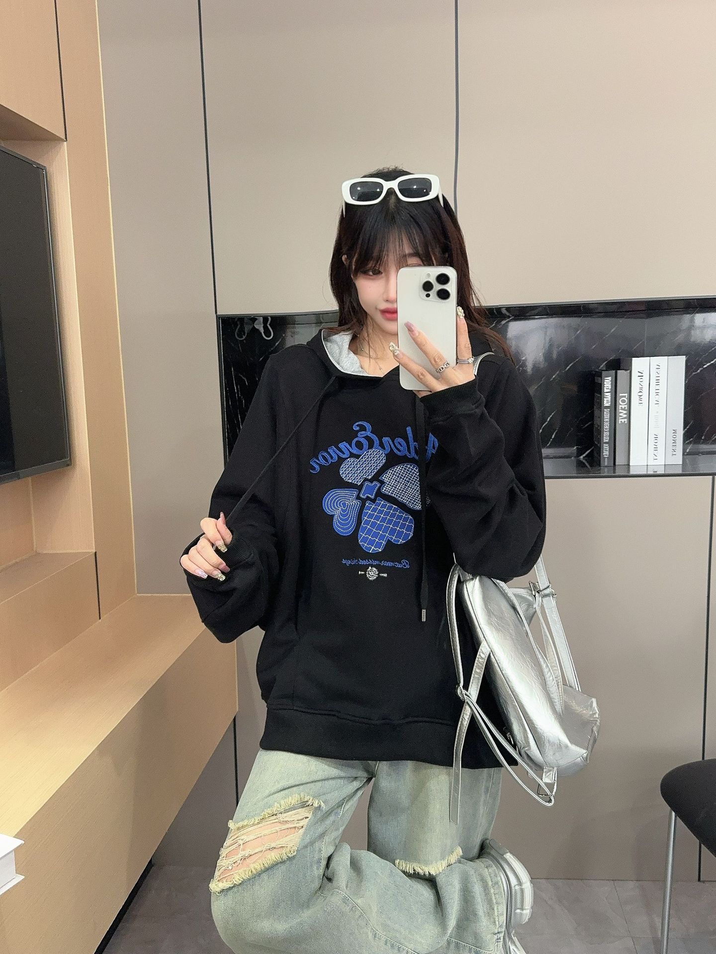 四つ葉のクローバーパッチ刺繍ルーズカジュアルフード付きトレーナー秋と冬のパーカーカップルセーターと潮ブランド百の韓国語バージョン 四つ葉のクローバーパッチ刺繍ルーズカジュアルフード付きトレーナー秋と冬のパーカーカップルセーターと潮ブランド百の韓国語バージョン