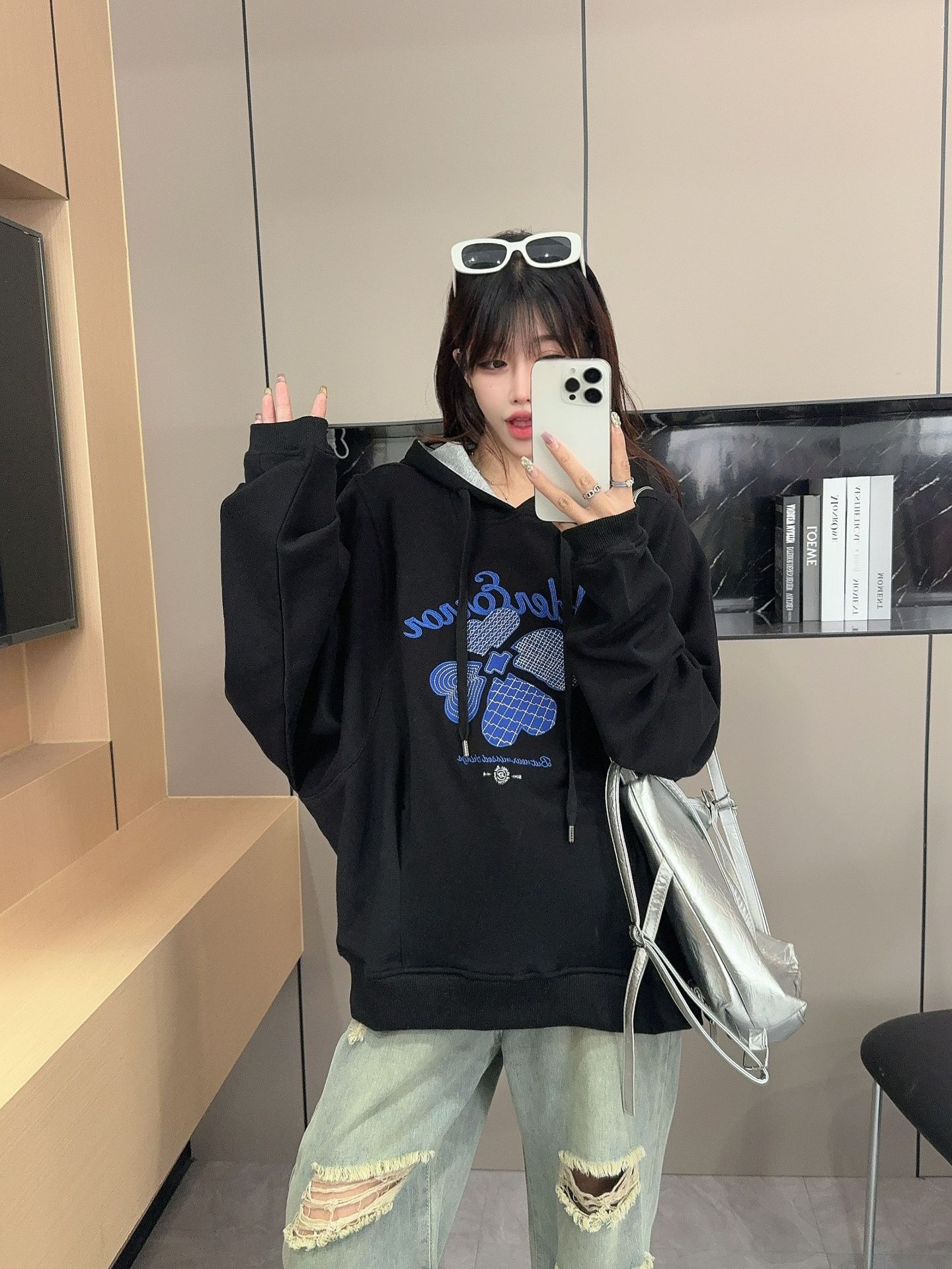 四つ葉のクローバーパッチ刺繍ルーズカジュアルフード付きトレーナー秋と冬のパーカーカップルセーターと潮ブランド百の韓国語バージョン 四つ葉のクローバーパッチ刺繍ルーズカジュアルフード付きトレーナー秋と冬のパーカーカップルセーターと潮ブランド百の韓国語バージョン