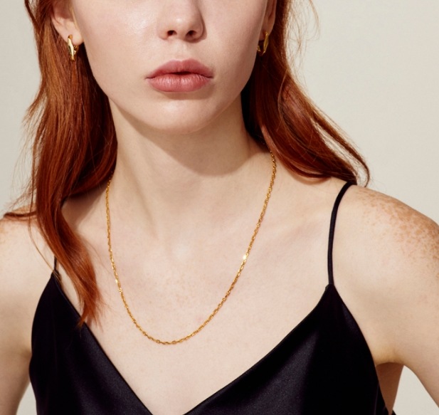 HYERES LOR] Heriter silver curve emblem earring S