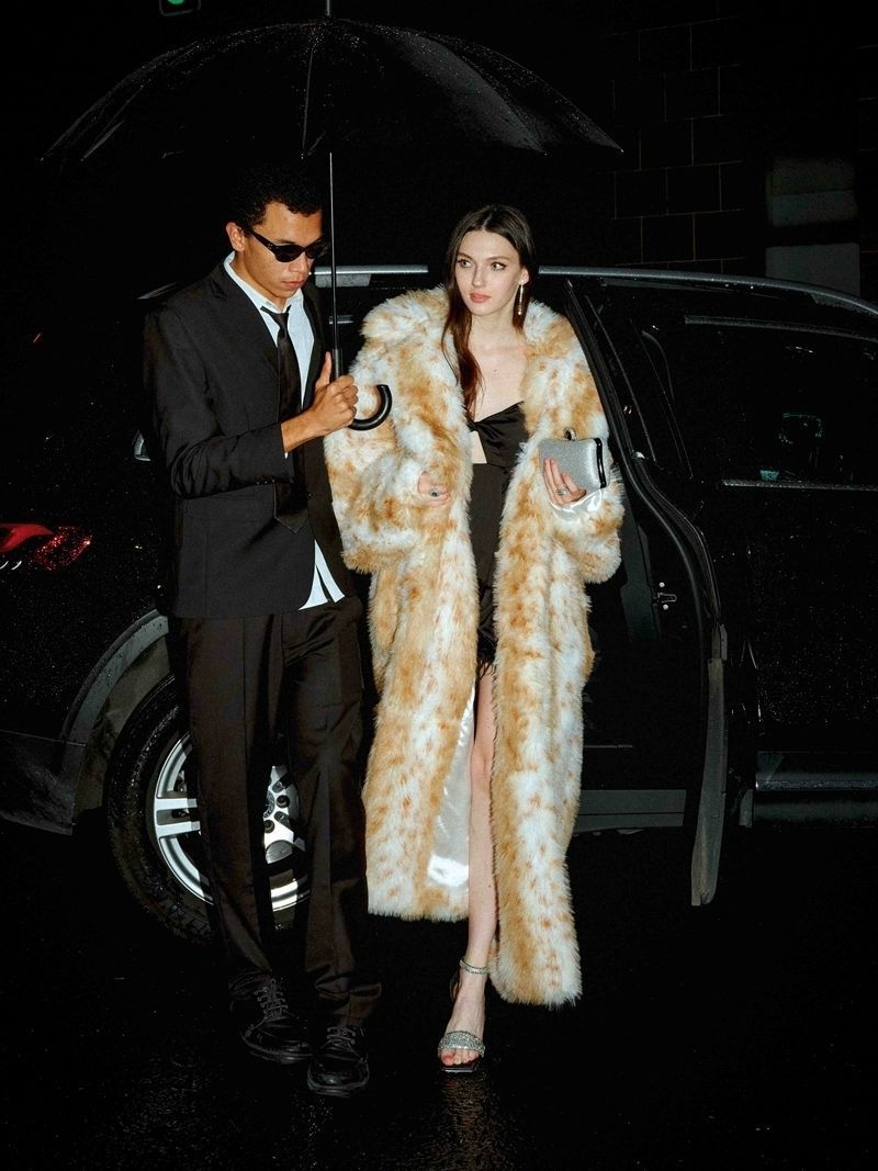 2024秋冬新作 新作 裏起毛 ロングアウター トップス レディース 厚手 防寒 大きいサイズ 人工 毛皮コート 暖かい ゆったり アウター 皮毛一体 福袋 おしゃれ 2024秋冬新作 新作 裏起毛 ロングアウター トップス レディース 厚手 防寒 大きいサイズ 人工 毛皮コート 暖かい ゆったり アウター 皮毛一体 福袋 おしゃれ