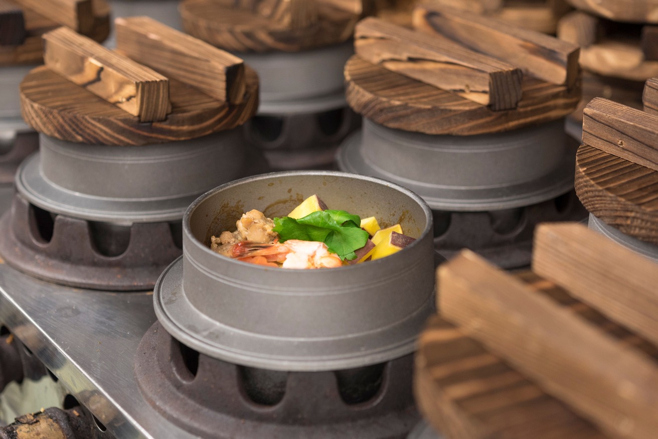 あぶらや 分福茶釜めし(五目)4個入 茶釜めし あぶらや 和食 無添加 国産 健康 家庭用 手軽 季節食材 簡単調理 あぶらや 分福茶釜めし(五目)4個入 茶釜めし あぶらや 和食 無添加 国産 健康 家庭用 手軽 季節食材 簡単調理