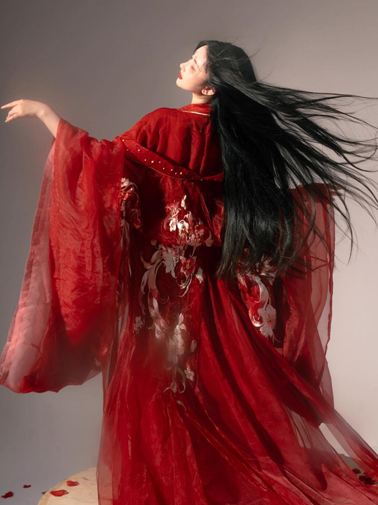 華やか漢服 中華コスプレ衣装 振り袖 引き裾 中国古代服装 九尾狐狸 刺しゅう コスプレ衣装 ワインレッド 姫様 中華衣裳 舞台 ステージ衣裳 演出 撮影 華流 仙女 妖精 コスチューム S M L 華やか漢服 中華コスプレ衣装 振り袖 引き裾 中国古代服装 九尾狐狸 刺しゅう コスプレ衣装 ワインレッド 姫様 中華衣裳 舞台 ステージ衣裳 演出 撮影 華流 仙女 妖精 コスチューム S M L