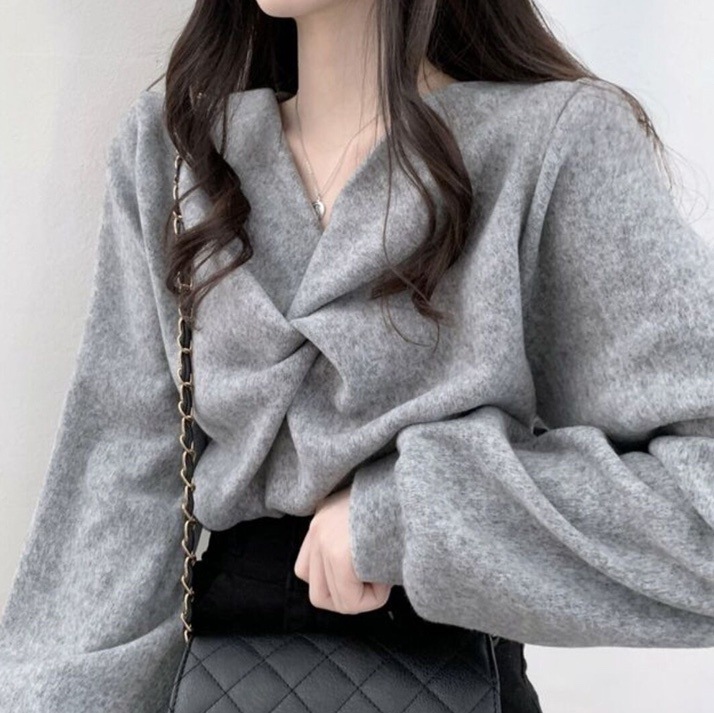 トップス カットソー 袖あり 長袖 ボリューム袖 萌袖 Vネック プリーツ かわいい 大人可愛い きれいめ シンプル 大人 上品 おしゃれ 大人女子 こなれ感 ラブリー キュート ガーリー エレガント トップス カットソー 袖あり 長袖 ボリューム袖 萌袖 Vネック プリーツ かわいい 大人可愛い きれいめ シンプル 大人 上品 おしゃれ 大人女子 こなれ感 ラブリー キュート ガーリー エレガント