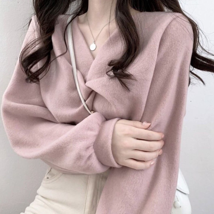 トップス カットソー 袖あり 長袖 ボリューム袖 萌袖 Vネック プリーツ かわいい 大人可愛い きれいめ シンプル 大人 上品 おしゃれ 大人女子 こなれ感 ラブリー キュート ガーリー エレガント トップス カットソー 袖あり 長袖 ボリューム袖 萌袖 Vネック プリーツ かわいい 大人可愛い きれいめ シンプル 大人 上品 おしゃれ 大人女子 こなれ感 ラブリー キュート ガーリー エレガント