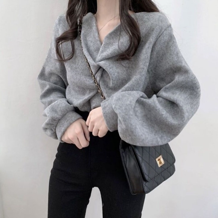 トップス カットソー 袖あり 長袖 ボリューム袖 萌袖 Vネック プリーツ かわいい 大人可愛い きれいめ シンプル 大人 上品 おしゃれ 大人女子 こなれ感 ラブリー キュート ガーリー エレガント トップス カットソー 袖あり 長袖 ボリューム袖 萌袖 Vネック プリーツ かわいい 大人可愛い きれいめ シンプル 大人 上品 おしゃれ 大人女子 こなれ感 ラブリー キュート ガーリー エレガント