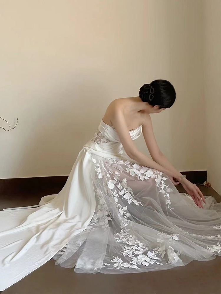 「SIAI」【無.料 2025新入荷·高.品質】【豪華でロマンチックなデザイン！】ウェディングドレス 白 イブニングドレス パーティードレス ワンピース 二次会 結婚式 成人式 演奏会 花嫁 お呼ばれ