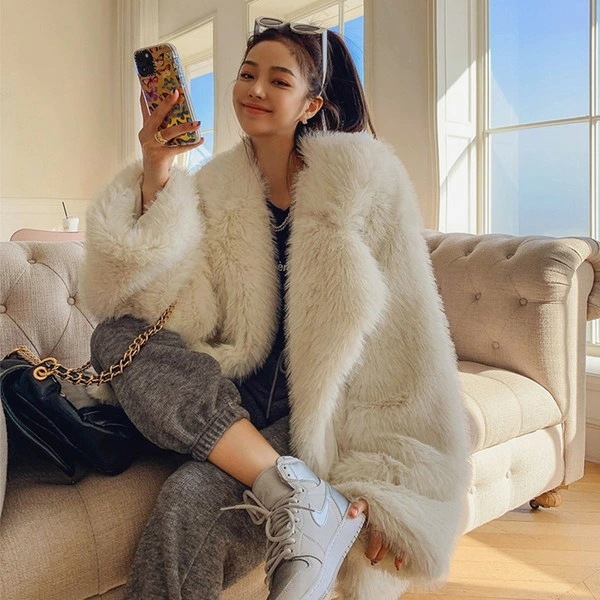 ファーコート ファージャケット 白 黒 黄 グレー ピンク 青 フェイクファーコート ボアジャケット ファーのコート 韓国 ファーブルゾン ファーアウター ファー付きコート もこもこ モコモコ 可愛い アウター フェイクファー シンプル 冬 長袖 最新の製品 ファーコート ファージャケット 白 黒 黄 グレー ピンク 青