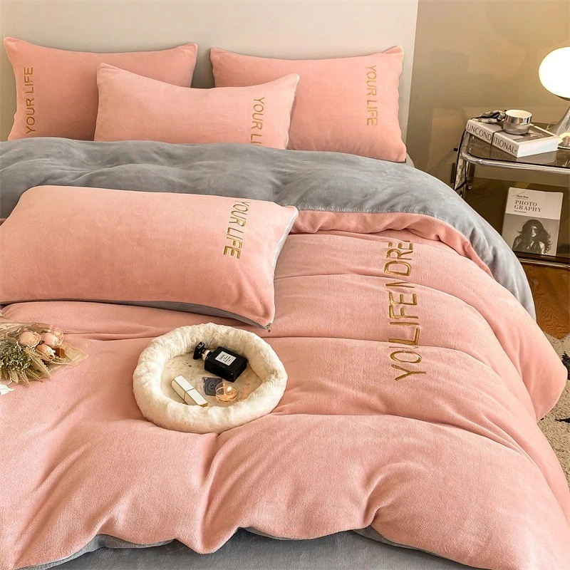 【急速出荷!】今の流行ミルクベルベットベッド4点セット厚みのあるコーラルベルベットキルトカバープラスベルベット暖かい刺繍学生寮3点セット