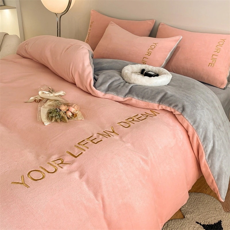 【急速出荷!】今の流行ミルクベルベットベッド4点セット厚みのあるコーラルベルベットキルトカバープラスベルベット暖かい刺繍学生寮3点セット