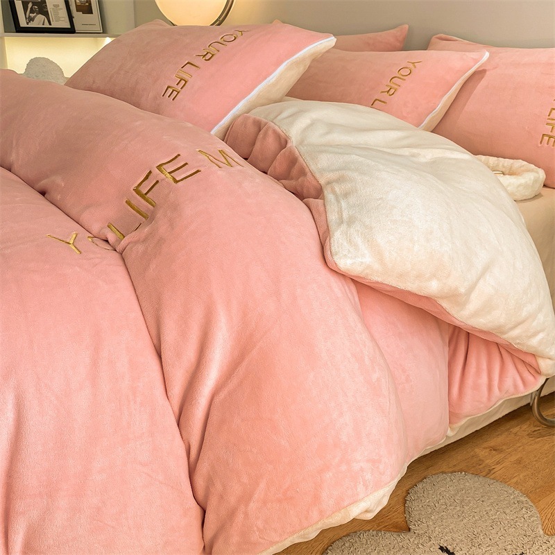 【急速出荷!】今の流行ミルクベルベットベッド4点セット厚みのあるコーラルベルベットキルトカバープラスベルベット暖かい刺繍学生寮3点セット