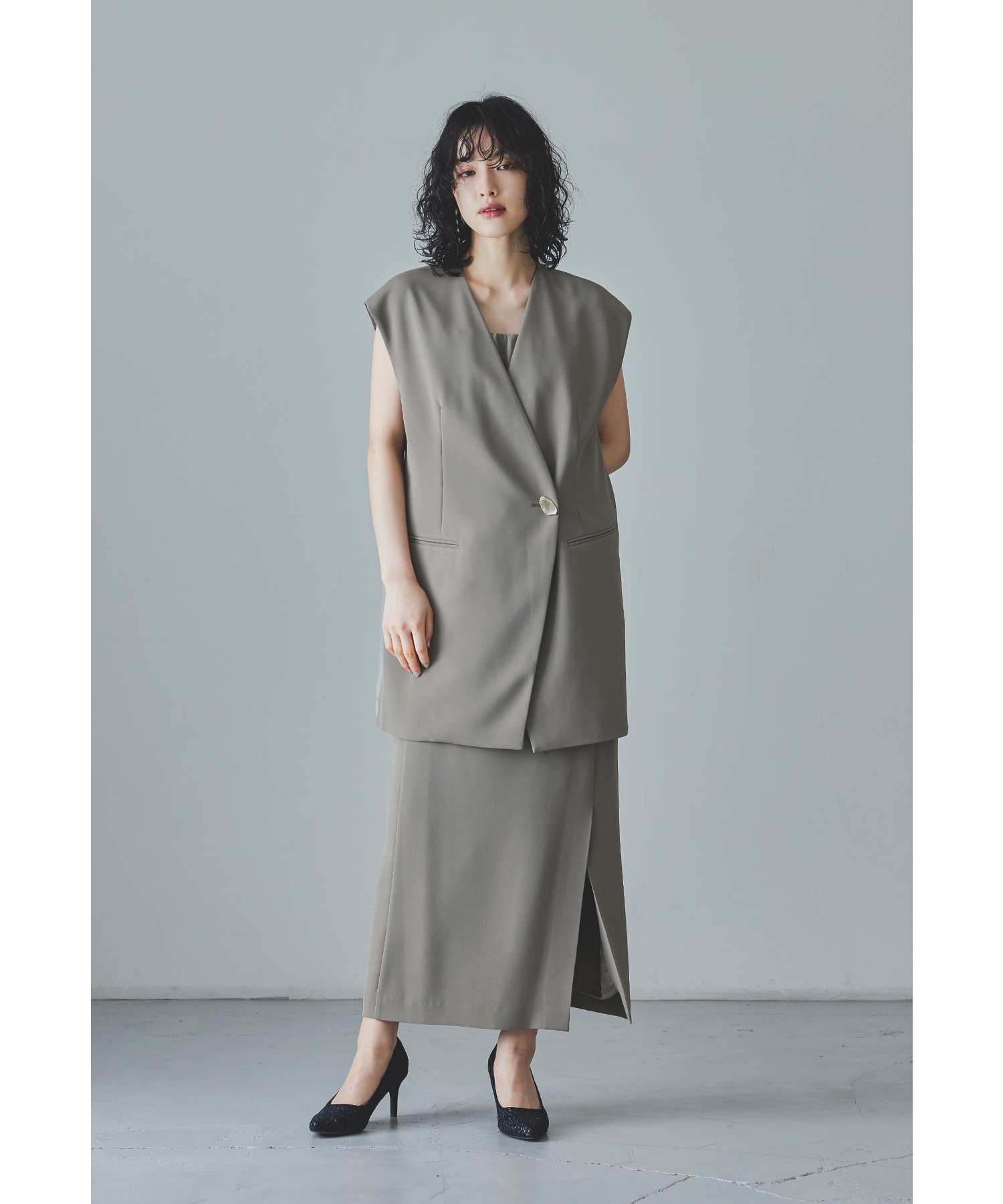 バックシアージレセットアップドレス パーティードレス 結婚式 ベスト キャミワンピース 2点セット レイヤード 羽織 ノースリーブ 無地 ストライプ シンプル お呼ばれ パーティー 二次会 披露宴