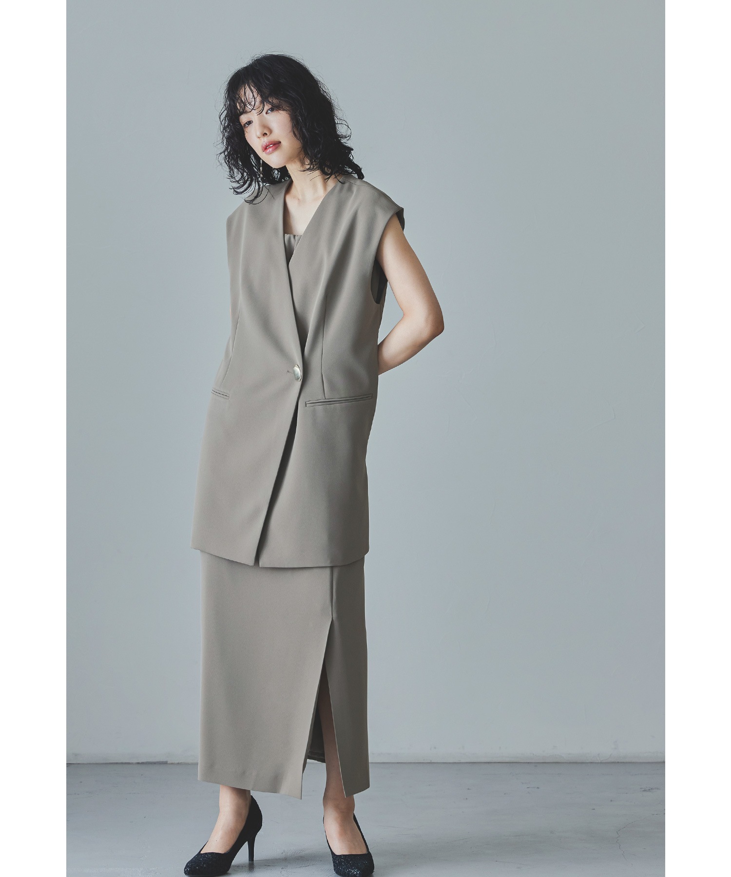 バックシアージレセットアップドレス パーティードレス 結婚式 ベスト キャミワンピース 2点セット レイヤード 羽織 ノースリーブ 無地 ストライプ シンプル お呼ばれ パーティー 二次会 披露宴