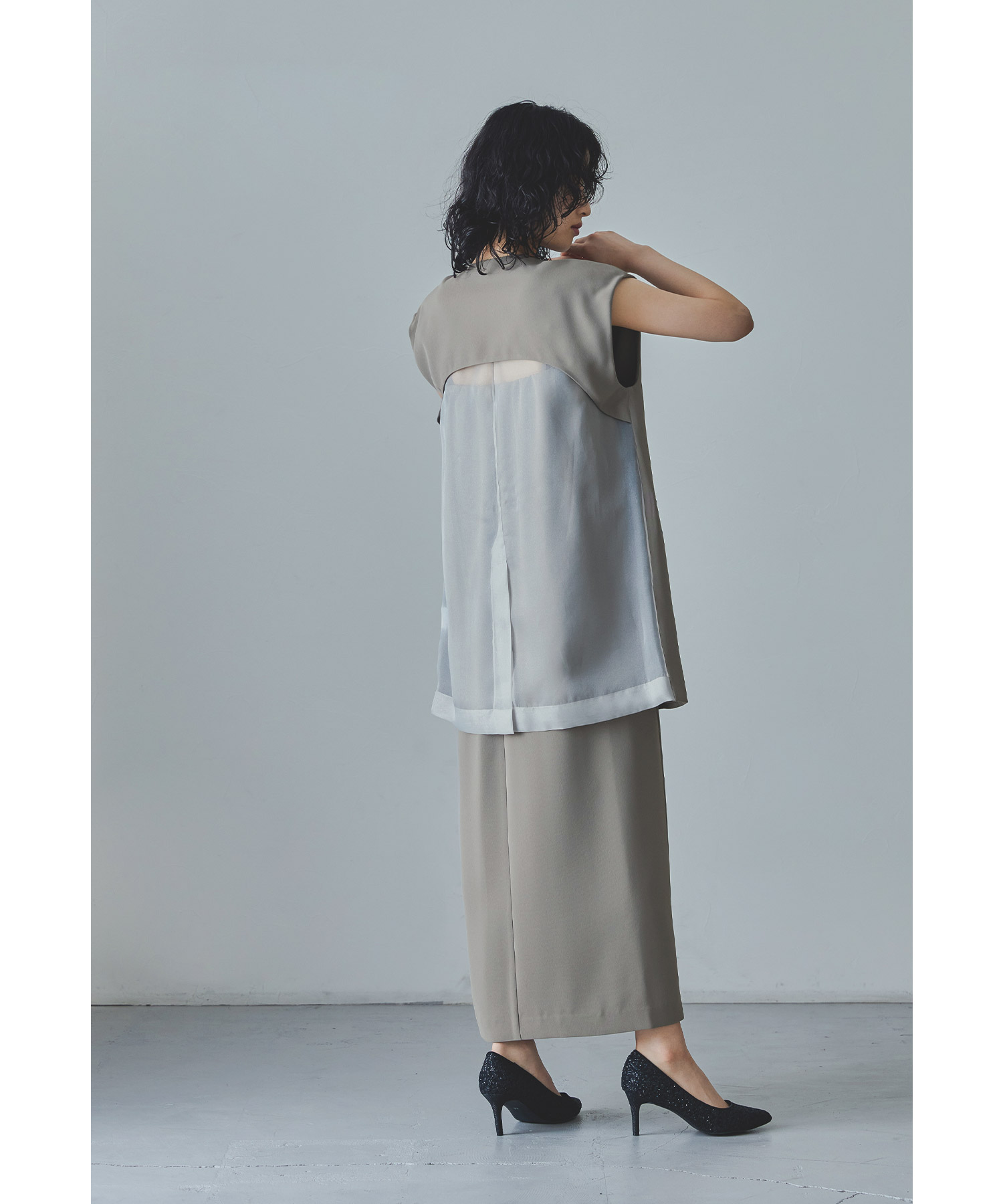 バックシアージレセットアップドレス パーティードレス 結婚式 ベスト キャミワンピース 2点セット レイヤード 羽織 ノースリーブ 無地 ストライプ シンプル お呼ばれ パーティー 二次会 披露宴