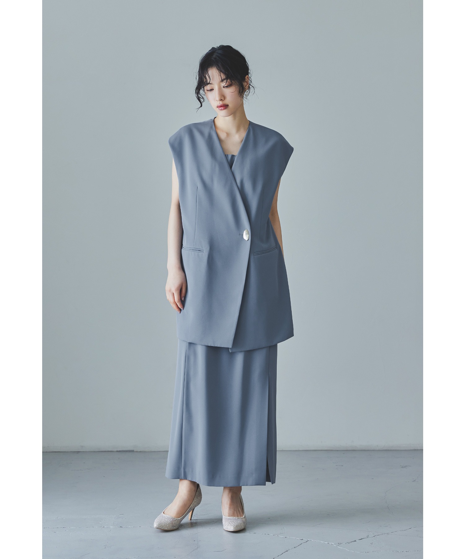 バックシアージレセットアップドレス パーティードレス 結婚式 ベスト キャミワンピース 2点セット レイヤード 羽織 ノースリーブ 無地 ストライプ シンプル お呼ばれ パーティー 二次会 披露宴