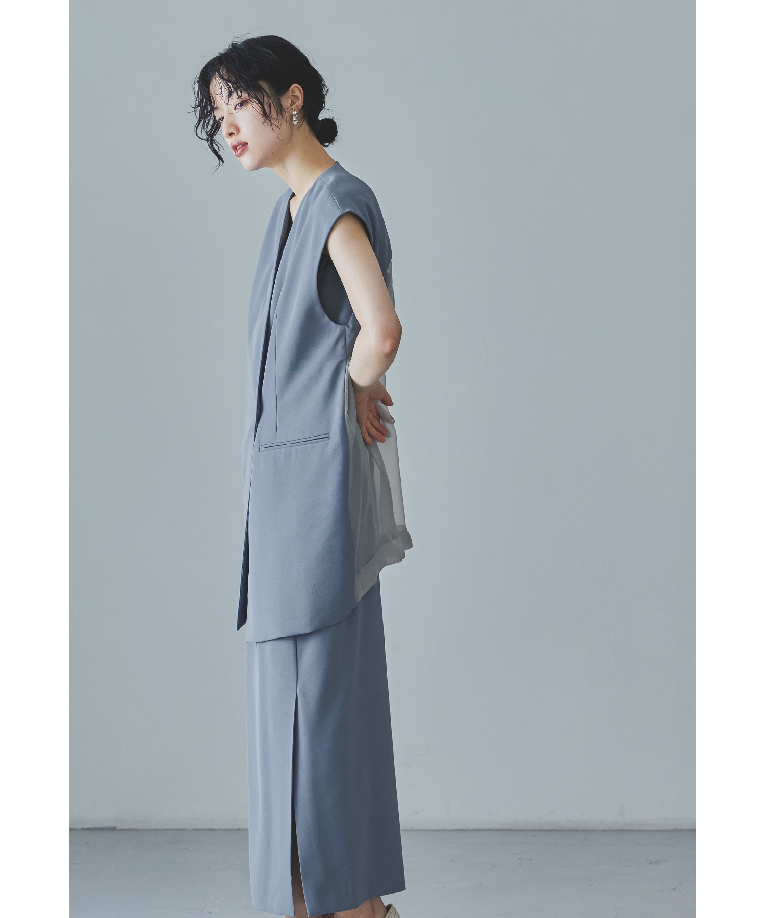 バックシアージレセットアップドレス パーティードレス 結婚式 ベスト キャミワンピース 2点セット レイヤード 羽織 ノースリーブ 無地 ストライプ シンプル お呼ばれ パーティー 二次会 披露宴