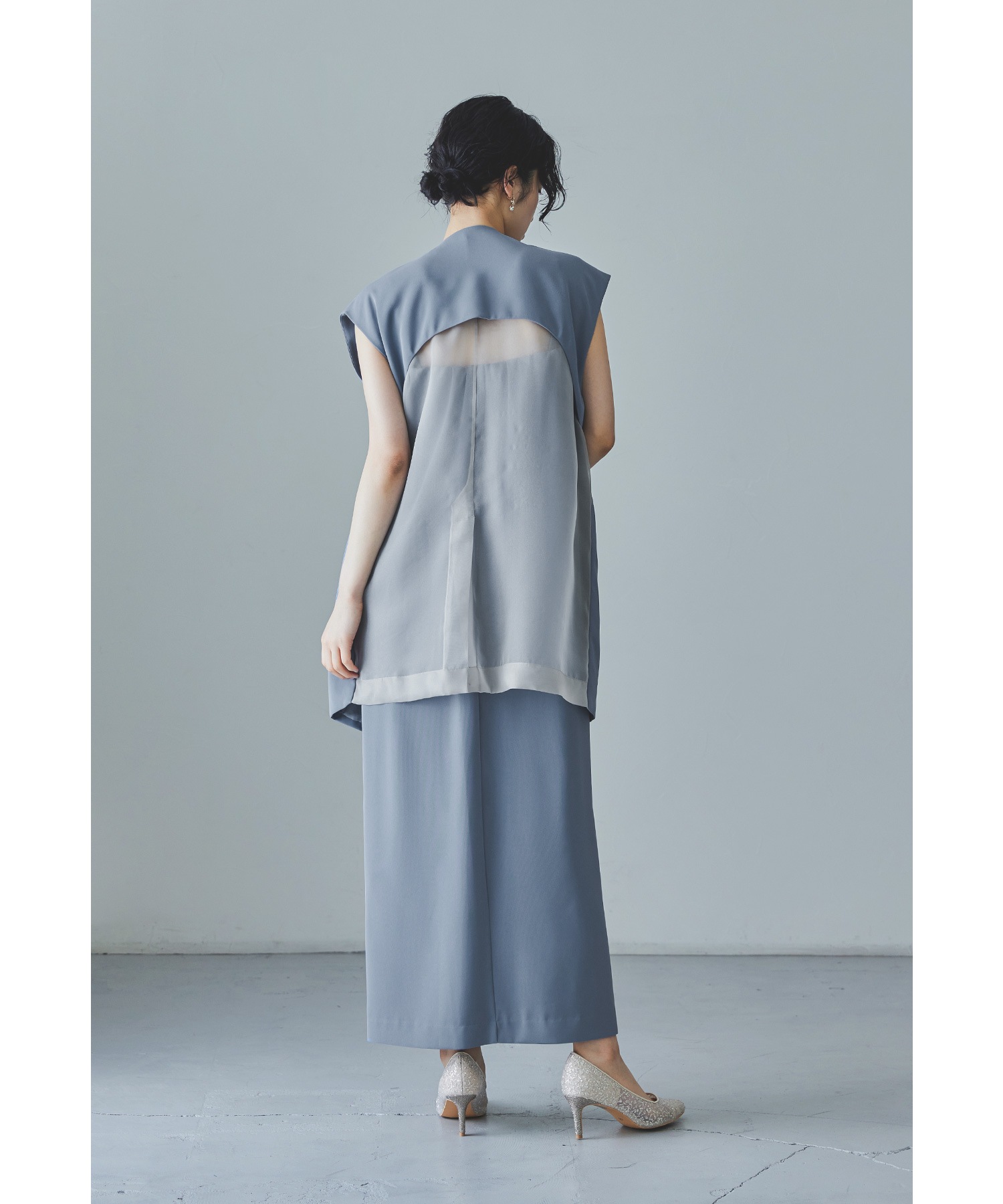 バックシアージレセットアップドレス パーティードレス 結婚式 ベスト キャミワンピース 2点セット レイヤード 羽織 ノースリーブ 無地 ストライプ シンプル お呼ばれ パーティー 二次会 披露宴