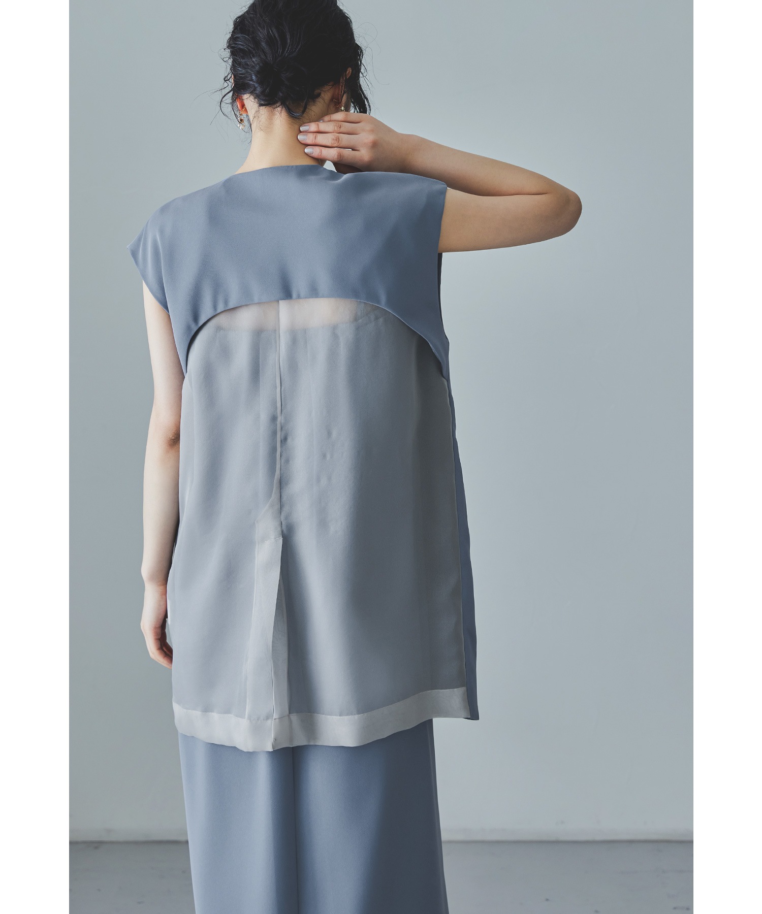 バックシアージレセットアップドレス パーティードレス 結婚式 ベスト キャミワンピース 2点セット レイヤード 羽織 ノースリーブ 無地 ストライプ シンプル お呼ばれ パーティー 二次会 披露宴