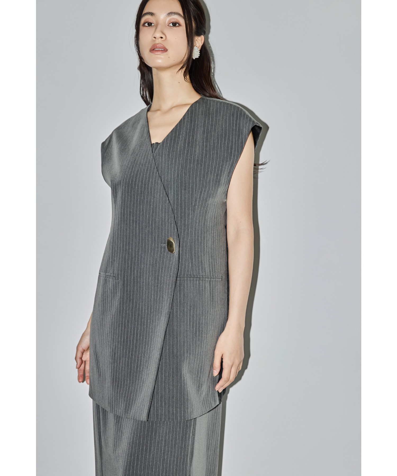 バックシアージレセットアップドレス パーティードレス 結婚式 ベスト キャミワンピース 2点セット レイヤード 羽織 ノースリーブ 無地 ストライプ シンプル お呼ばれ パーティー 二次会 披露宴