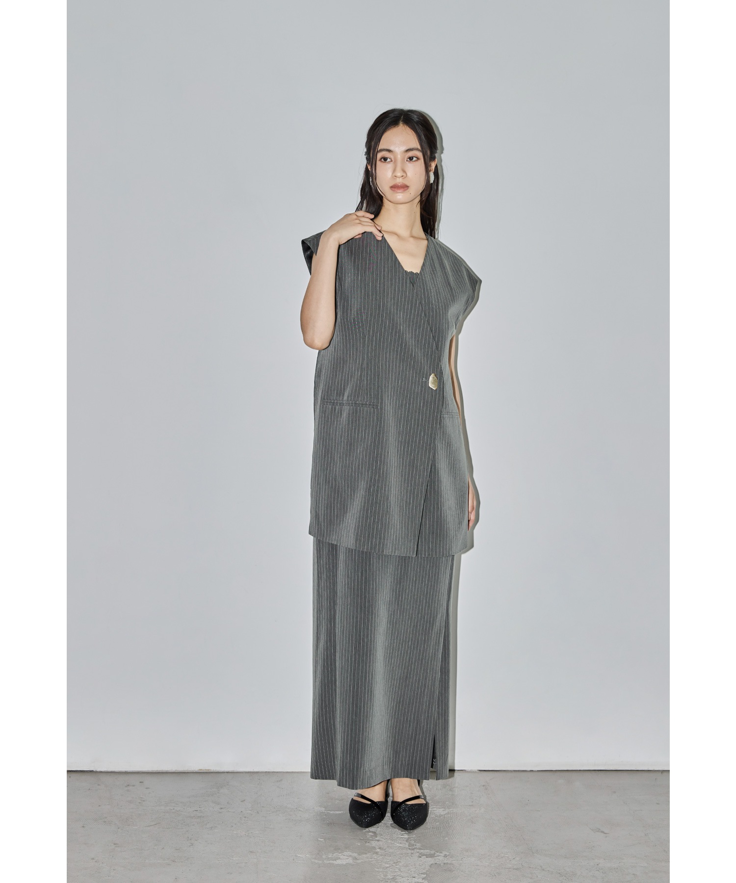 バックシアージレセットアップドレス パーティードレス 結婚式 ベスト キャミワンピース 2点セット レイヤード 羽織 ノースリーブ 無地 ストライプ シンプル お呼ばれ パーティー 二次会 披露宴